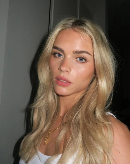 Effortless Glowy Makeup Look for the Weekend